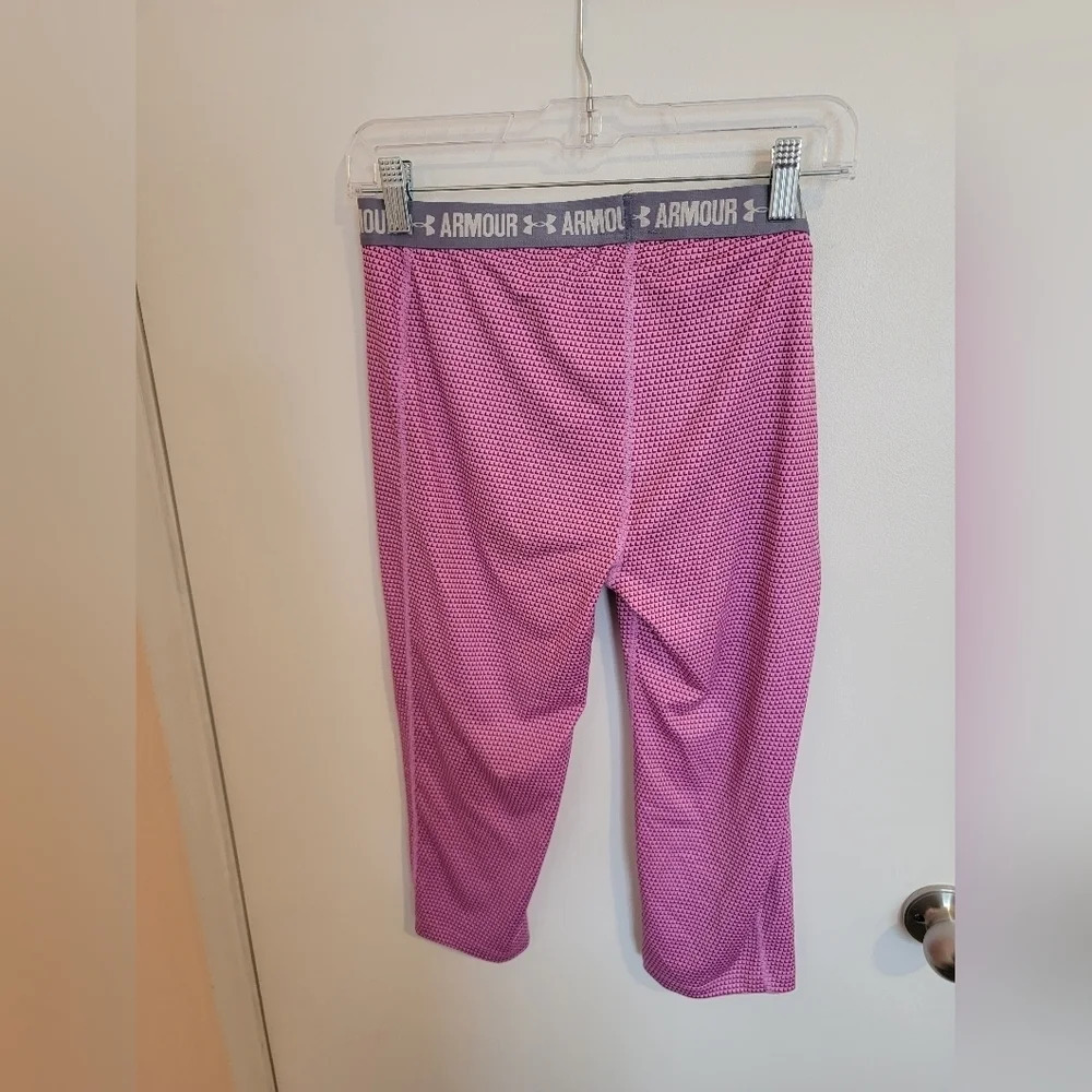 Under Armour Capri Girls YXL Pink Barbiecore Gymnastics Yoga Workout NWT - Picture 2 of 11